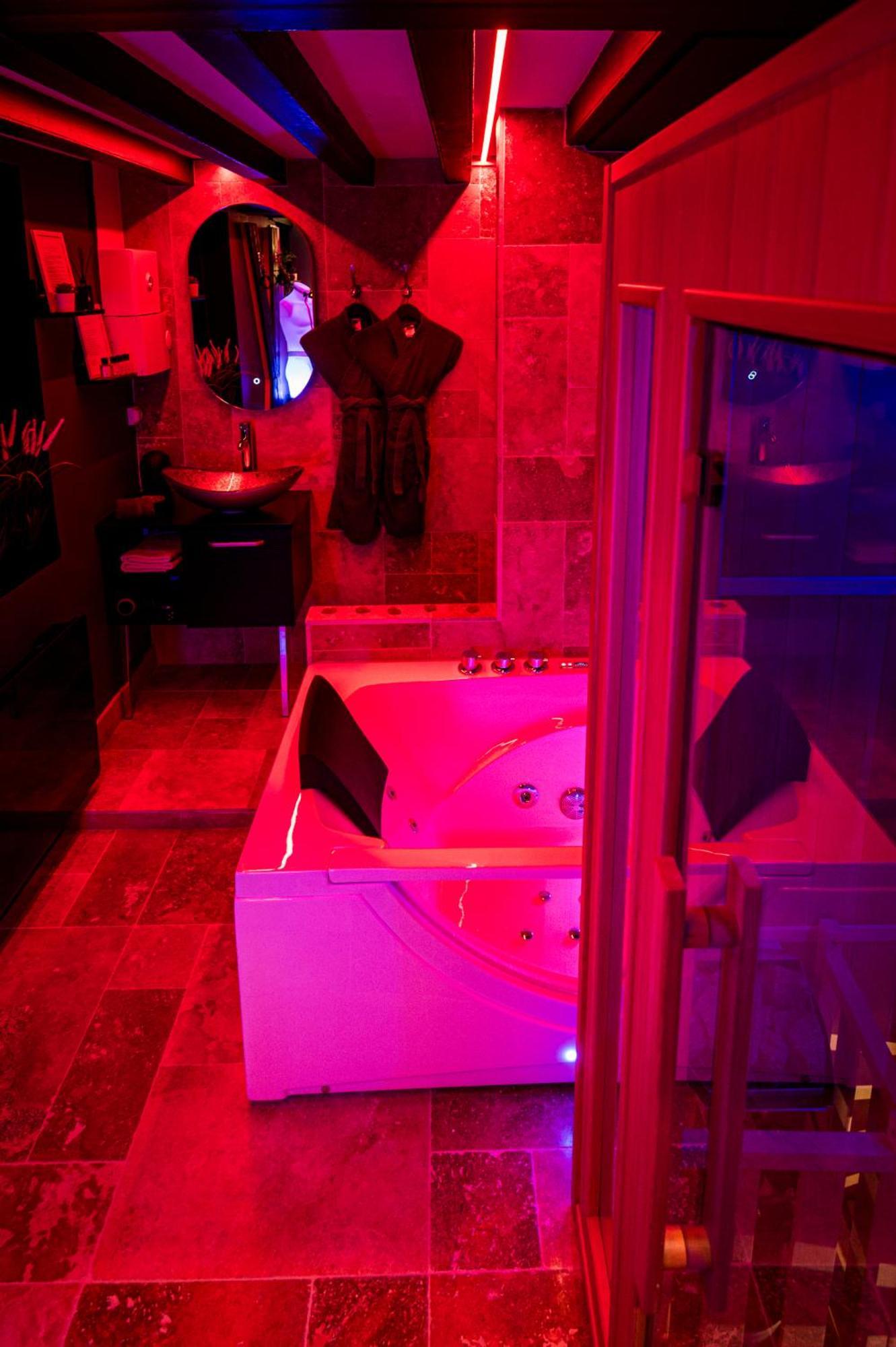 Loveroom Sauna, Balneo, Parking Prive Dans Le Centre De Honfleur Room photo