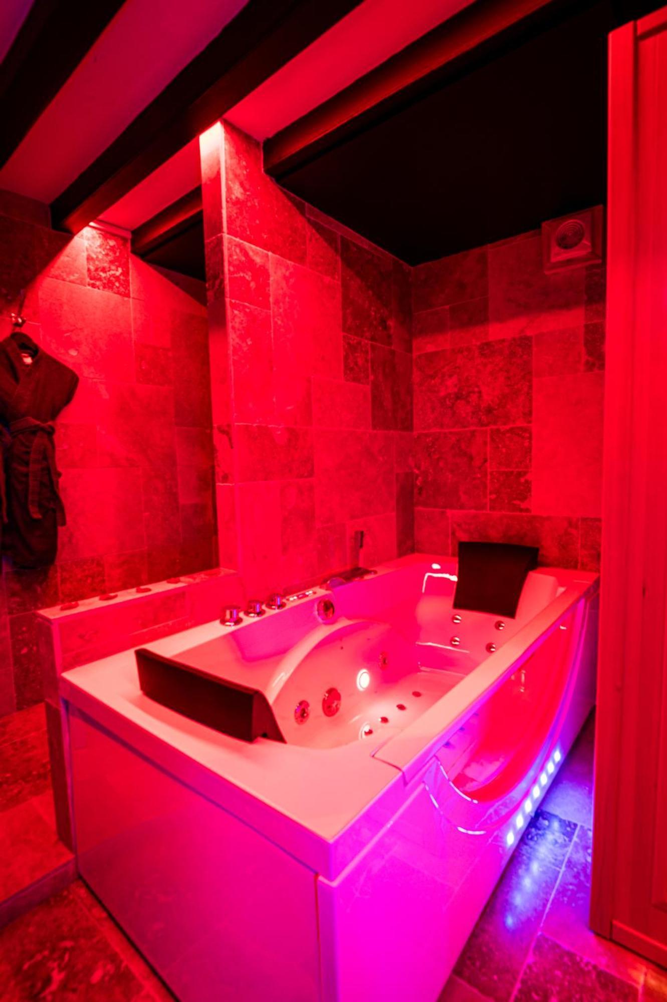 Loveroom Sauna, Balneo, Parking Prive Dans Le Centre De Honfleur Room photo