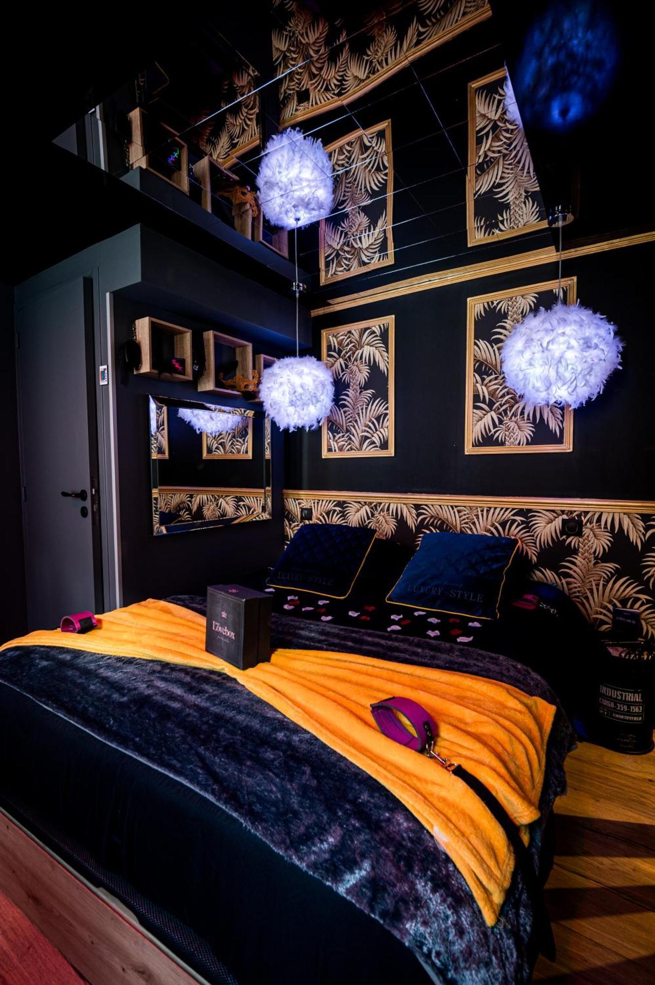 Loveroom Sauna, Balneo, Parking Prive Dans Le Centre De Honfleur Room photo