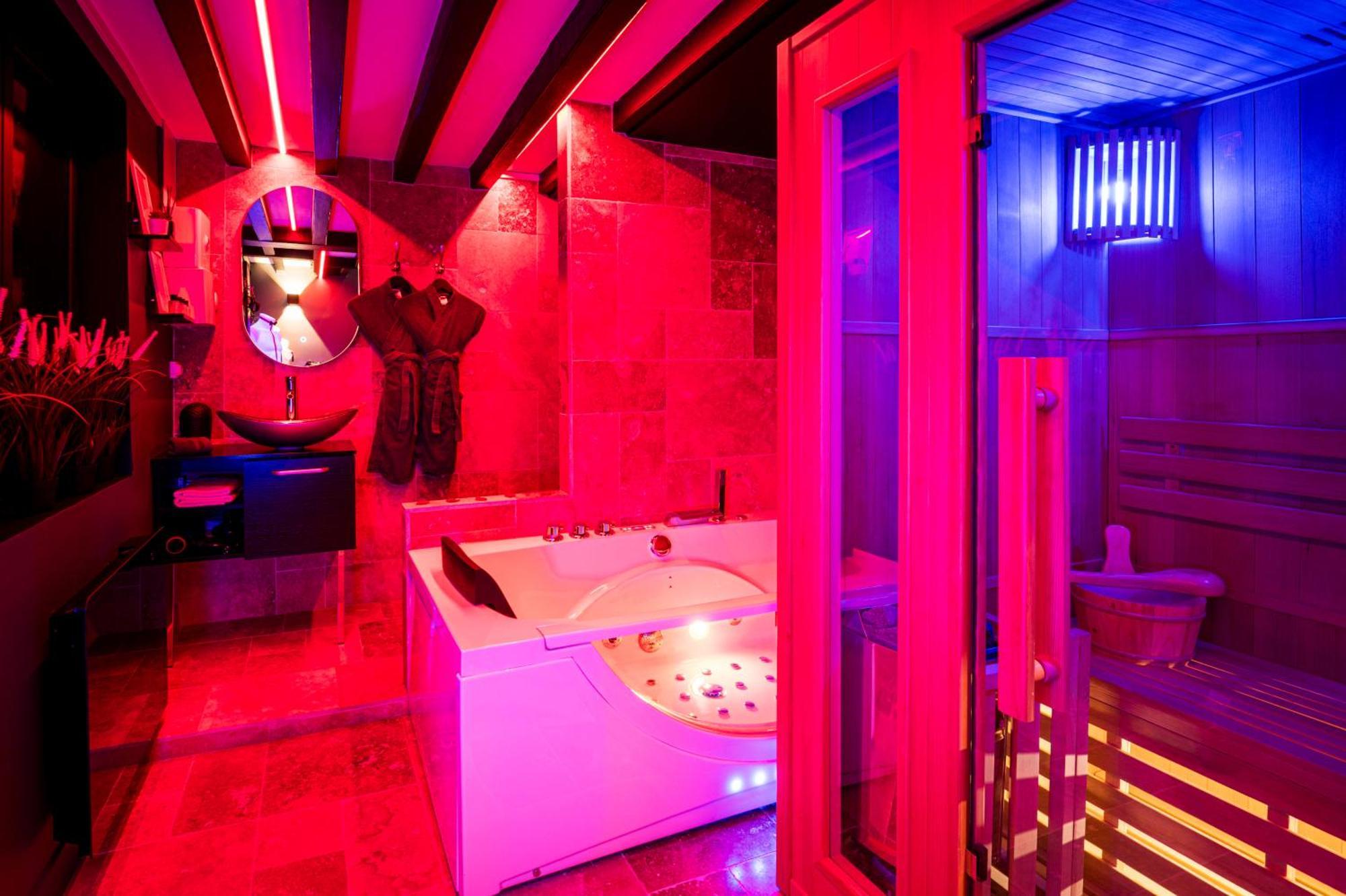 Loveroom Sauna, Balneo, Parking Prive Dans Le Centre De Honfleur Room photo